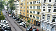 Hausfassade - *TOLLE LAGE, RUHIG UND DENNOCH ZENTRAL* – 2 ZI MIT BALKON