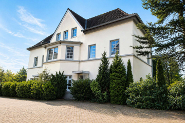 Großzügiges Haus mit Anbau voller Möglichkeiten, 40225 Düsseldorf, Mehrfamilienhaus