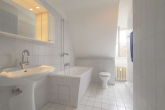 Badezimmer - -I| AUSBAUPOTENTIAL || Geräumige Mansarden-Wohnung || LEBEN IM ZOOVIERTEL |I-