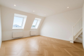 Wohnzimmer - -I| TOP-POTENTIAL || Leerstehendes Mansarden-Maisonette || NORDSTRAßENFLAIR |I-