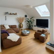 Wohnzimmer - Moderne Maisonette mit Balkon – Kernsaniert im Herzen von Derendorf