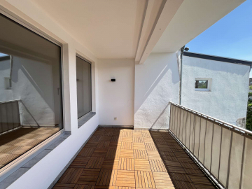 *LEERE 3 ZIMMER WOHNUNG MIT BALKON* – IN GUTEM VIERTEL, 40239 Düsseldorf, Dachgeschosswohnung