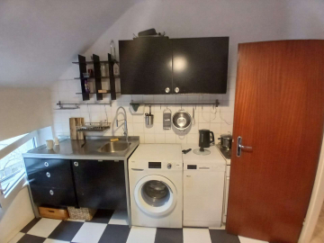 Charmante 2-Zimmer-Wohnung im Altbau-Charme – ideale Kapitalanlage, 40227 Düsseldorf, Etagenwohnung