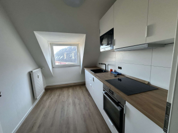 ***Einladendes 4-Zimmer-Wohnung mit trendiger Einbauküche***, 45141 Essen, Dachgeschosswohnung