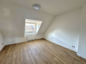 ***Einladendes 4-Zimmer-Wohnung mit trendiger Einbauküche***, 45141 Essen, Dachgeschosswohnung