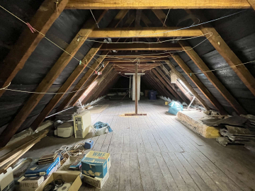 *HANDWERKER AUFGEPASST* – SPITZBODEN ALS AUSBAURESERVE, 40489 Düsseldorf, Dachgeschosswohnung