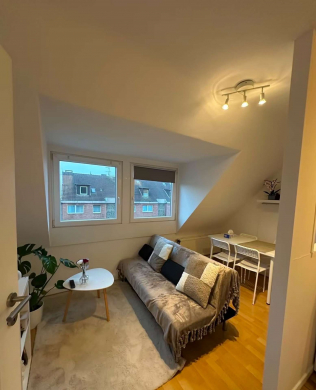 Schöne 2-Zimmer-Wohnung der Nähe zur Universität!, 40589 Düsseldorf, Dachgeschosswohnung
