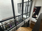 Treppe zum EG - ***Stilvolles Loft-Juwel: Großzügige Räume, zwei Terrassen, Parkplatz***