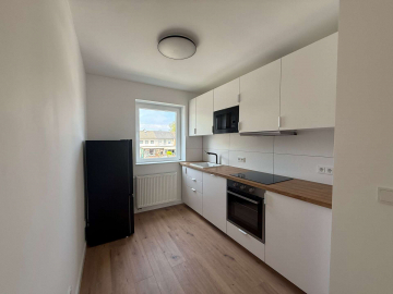*Modernisierte 4-Zimmer-Wohnung mit Balkon – Ihr neuer Erstbezug in Top-Lage!*, 41472 Neuss, Etagenwohnung
