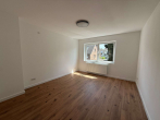 Schlafzimmer - *Modernisierte 4-Zimmer-Wohnung mit Balkon – Ihr neuer Erstbezug in Top-Lage!*