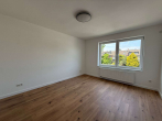 Schlafzimmer 2 - *Modernisierte 4-Zimmer-Wohnung mit Balkon – Ihr neuer Erstbezug in Top-Lage!*