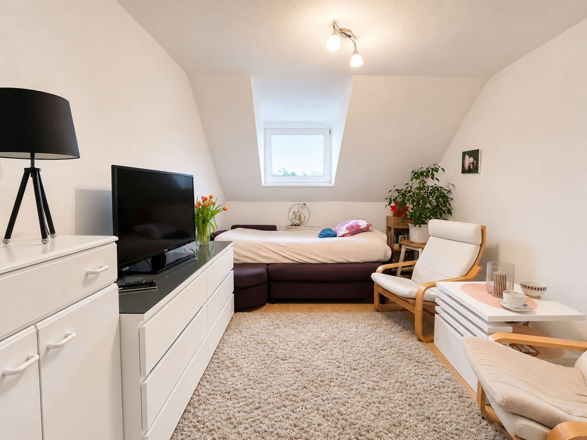 Wohn- Schlafzimmer