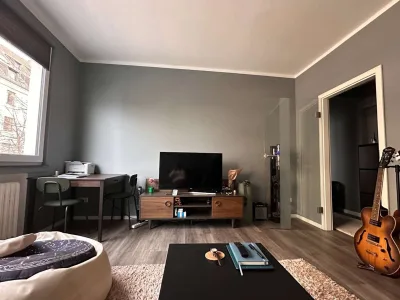 ***EINZIEHEN UND WOHLFÜHLEN – TOLLE 2 ZIMMER WOHNUNG MIT EINBAUKÜCHE UND BALKON***, 40479 Düsseldorf, Etagenwohnung