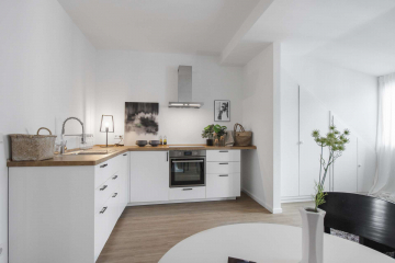 *SANIERTE 2 ZI WOHNUNG MIT BALKON & GARAGE* – ZENTRALE LAGE, 40215 Düsseldorf, Dachgeschosswohnung