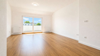 Wohnzimmer Balkonblick WE09