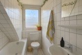 Badezimmer WE14 - -I| AUS 2 MACH 1 || Mansardentraum mit Riesenterrasse || PEMPELVESTMENT |I-