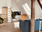Wohnzimmer - Über 5 % Rendite – modernes Dachgeschoss mit Loft-Charakter in Pempelfort