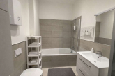 Badezimmer - FEINE 3-ZIMMER-WOHNUNG MIT GARTEN IN SPITZENLAGE