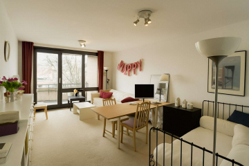 BELIEBTE WOHNUNG IN NIEDERKASSEL – 2 ZI MIT BALKON & GARAGE, 40547 Düsseldorf, Etagenwohnung
