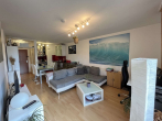 Wohnzimmer - KLASSE INVESTMENT MIT SICHERER MIETE – 2 ZI APARTMENT & GARAGE