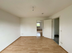 Wohnzimmer - 1 WOHNUNG & 1 SPITZBODEN – VIEL POTENZIAL IN ANGERMUND