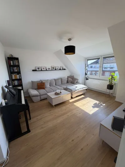 ***NETTE MIETER GESUCHT – TOLLE 2 ZIMMER WOHNUNG MIT EINBAUKÜCHE***, 40211 Düsseldorf, Etagenwohnung
