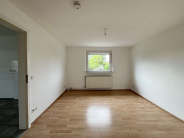 LEERE 2 ZI WOHNUNG MIT GARTEN – GÜNSTIG IN DÜSSELDORF, 40489 Düsseldorf, Dachgeschosswohnung