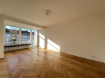 Wohnzimmer - SELTENE GELEGENHEIT IM DÜSSELTAL – LEERE 3 ZI WOHNUNG MIT BALKON