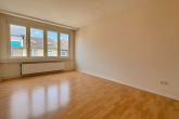 Wohnzimmer - -I| SOFORT FREI || Perfekt geschnittene 2-Zi-Whg mit Balkon || PEMPELFORTER HEIM |I-