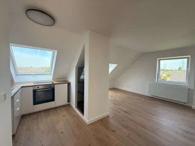 Stilvoll SANIERTE 2-ZIMMER-WOHNUNG MIT ERSTBEZUG, 41472 Neuss, Dachgeschosswohnung