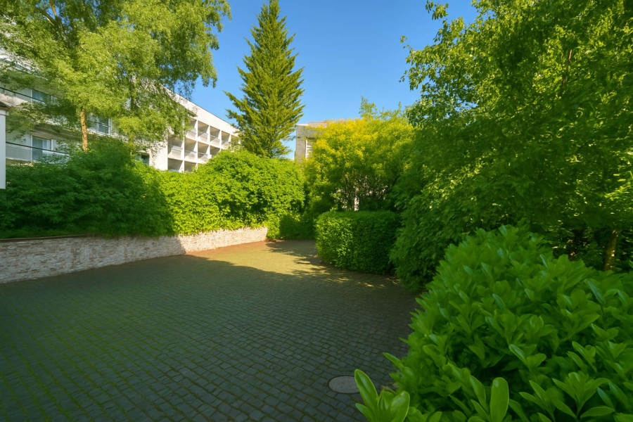 Innenhof mit Stellplätzen