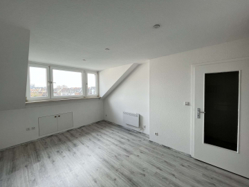 *LEERES APARTMENT IN UNTERBILK* – TOP INVESTMENT, 40219 Düsseldorf, Dachgeschosswohnung