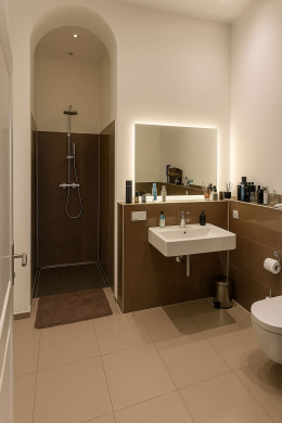 Potenzialvolle Hochparterre-Wohnung mit eigenem Zugang, 40476 Düsseldorf, Erdgeschosswohnung
